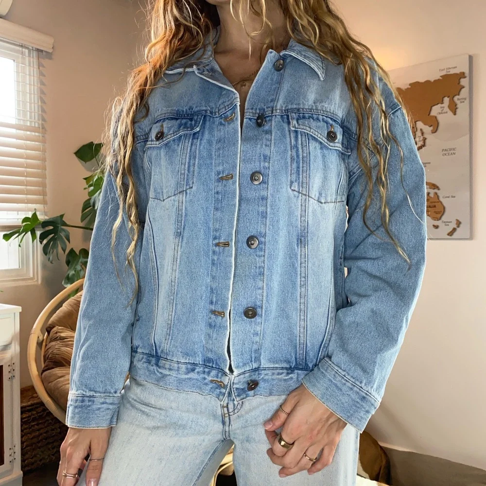 Light Wash Classic Denim Jacket Button Front Medium - Picture 3 of 6